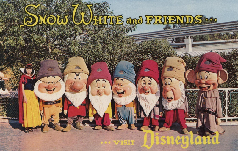 Illustration for article titled Vintage Disneyland character costumes were the fabric of nightmares